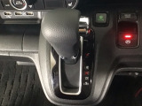 オートマチックシフトレバーは、手になじみ操作しやすい形状で安全運転にもつながります♪