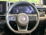 インテリアに合わせたデザインのステアリングは、運転される方のことも考え、運転しやすい形状、大きさです。是非一度、実際に触ってお確かめください。
