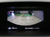 【バックカメラ】シフトを「R」の位置に入れると、自動的に画面がカメラ映像に切り替わり後方の視界をサポートする必須装備です!