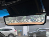 【デジタルインナーミラー】後席の大きな荷物や同乗者で後方が確認しづらい時でも安心!カメラが撮影した車両後方の映像をルームミラー内に表示。クリアな視界で状況の確認が可能です!