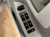 電動格納ドアミラー装備しています★車内からドアミラーの折り畳みや鏡面の調節を行うことが可能です★