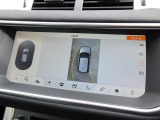 【全周囲カメラとセンサー】は狭い場所でも安心して駐車できるようにサポート。タッチスクリーンの表示と音で障害物との距離を確認できます。車幅感覚に慣れていない方や駐車の苦手な方には必見の装備といえます♪