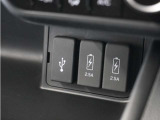 ◆USB接続端子◆スマホやiPodなどを接続して、いつもの音楽を車内でもお楽しみいただけます♪