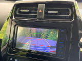 【バックカメラ】駐車時に後方がリアルタイム映像で確認できます。大型商業施設や立体駐車場での駐車時や、夜間のバック時に大活躍!運転スキルに関わらず、今や必須となった装備のひとつです!