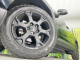 【純正アルミホイール】外観にマッチした純正アルミホイールを装着しております。各種社外アルミホイールや、スタッドレスタイヤも取扱いしております。是非ご相談ください♪