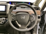 ハンドルにHondaセンシング系のクルーズコントロールやレーンキープアシストなどのスイッチと、オーディオの操作スイッチが装備されています。ハンドルから手を離さず安全に操作できます。