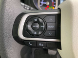 運転中、オーディオの操作をしてて、ハッとしたことはありませんか?ステアリングスイッチは、運転中でもハンドルでオーディオの操作が可能です。安全なドライブをサポートします。