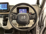 運転にかかわる様々な操作を安全に行えるように視点移動が少なく操作性に配慮されたスイッチ類が凝縮されたコクピットです。