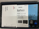スマートキーは鍵をバッグに入れたままでもドアロックの開閉やエンジンのON・OFFができます。夜間や雨の日も鍵を探さなくて良いので便利です。
