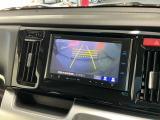 【バックカメラ】運転が苦手な方も車庫入れラクラクです!ギアをリバースに入れれば自動的に切り換わりますので、面倒な操作は不要です♪狭い駐車場もお車を傷つけず安心ですね!