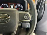 前方の車との車間を設定し、スピードを上げたり緩めたりを自動で行ってくれる追尾式の「レーダークルーズ」。上級装備の一つです!高級車にしかつかない嬉しい機能です。