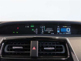 メーター中央には、マルチインフォメーションディスプレイを塔載しています。運転をサポートする情報を表示してくれます☆