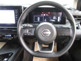 運転が楽しくなる明るく開放的な運転席まわりです。