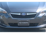 フロントグリルはスバル専用のデザインでお洒落です。