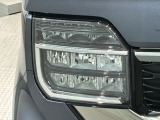 LEDヘッドライトは、点灯の瞬間から最大光量を発揮し、突然暗くなるトンネルなどでの安定感を高めます。