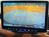 【バックカメラ】駐車時に後方がリアルタイム映像で確認できます。大型商業施設や立体駐車場での駐車時や、夜間のバック時に大活躍!運転スキルに関わらず、今や必須となった装備のひとつです!