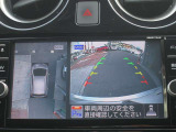アラウンドビューモニター(車両を上から見たように表示)装着で車庫入れをサポート