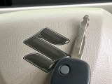 【キーレス】少し離れた場所からでもボタン一つでドアの開錠・施錠ができるのでとっても便利!ドアの鍵穴周りに傷をつけることもありません♪