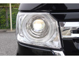 LEDヘッドライトで夜間の視認性も高く、更にオートライト搭載で、車外の明るさを感知し自動でライトを点消灯します。またエンジンOFFにすれば一緒に消灯し、消し忘れやトンネル走行時などに非常に重宝します!