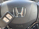 【Hondaスマートキー】カバンやポケットに入れたままでもドアの施錠・解錠が可能なスマートキーを装備。エンジンのオン・オフ時もカギを取り出す必要が無いからとっても便利です♪