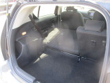 後部座席は可倒式なのでいざという時には広い荷室に様変わり♪