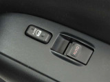 運転席にはワンタッチ式のパワーウインドウを装備しております。