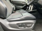 パワーシート搭載。微妙な調整が手軽にでき、最適なポジションで運転することが可能です。