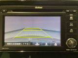 【バックカメラ】運転が苦手な方も車庫入れラクラクです!ギアをリバースに入れれば自動的に切り換わりますので、面倒な操作は不要です♪狭い駐車場もお車を傷つけず安心ですね!