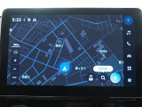 ディスプレイオーディオ(コネクティッドナビ対応)PLUS搭載。T-Connectご契約で2028年3月まで無償で利用できるナビ(期限到来後は有償)と、解約後も利用できる車載ナビが搭載されています。