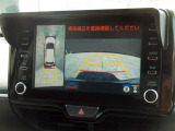 パノラミックビューモニター付きです。車両を上から見たような映像をディスプレイオーディオ画面に表示。運転席からの目視だけでは見にくい、車両周辺の状況をリアルタイムでしっかり確認できます。