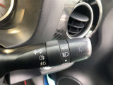 【オートライト】装備。ヘッドライト自動点灯・消灯システム/ランプオートカットシステムです。オートに設定すれば外が暗くなれば点灯、明るくなれば消灯を自動でしてくれます。