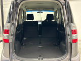 後席を格納すると、これだけの広さが!シーンに合わせたシートアレンジで、大きな荷物も積むことが出来ます♪