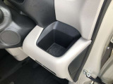 運転席ドリンクホルダー。近くて便利。エアコンの風でほんの少し温度をkeepも