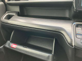 車検証なども収納できる大型のグローブボックスは、使い勝手もよく役立ちます!