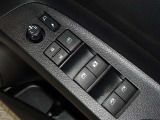 電動格納式ドアミラー・パワーウインドウを装備しています。