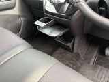 運転席横にはドリンクホルダーもございます。