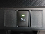 コーナーセンサーを車の前後に装備。障害物までの距離に応じて警告音を変えてお知らせ。縦列駐車時や駐車場・車庫などでの取り回しをサポートします。詳細は販売店スタッフまでおたずねください。