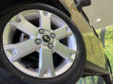 【純正15インチアルミホイール】外観にマッチした純正アルミホイールを装着しております。各種社外アルミホイールや、スタッドレスタイヤも取扱いしております。是非ご相談ください♪
