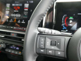 ナビの音量など車両情報を手元で操作できるハンドルスイッチ付き。