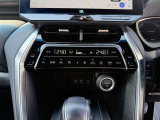 オートエアコンで車内快適♪ご希望の温度に設定すれば風向きや風量を自動で調整してくれますよ!