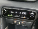 【オートエアコン】車内温度を感知して自動で温度調整をしてくれるのでいつでも快適な車内空間を創り上げます!どの席に座っても快適なドライブが楽しめます♪