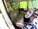 運転席シート廻りは使用感も少なく、良好な状態となっています。丁寧に使われていたことがよくわかりますね。