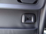 どこの座席に座られてもUSB充電ポートが備わってます。