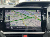 ナビ付きです。目的地を設定すれば、初めての場所でも簡単に行くことが出来ます。(音楽だって聴けちゃいます。)今や欠かせないアイテムですね。カーナビと共に楽しいカーライフを送って下さい(^0^)
