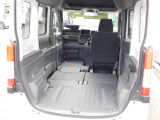後ろからの荷室の写真です。長尺ものでも積むことが可能です。