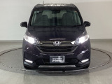 LEDヘッドライトを装備しています。LEDヘッドライトはとても明るく、雨の日や夜間走行も安全・安心です。オートライトコントロール付きで周囲の明るさに応じて自動で点灯・消灯します