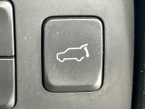 【パワーバックドア】スマートキーや運転席のボタンを押すだけでリアゲートが自動で開閉します!荷物を持っている時や、高い位置にあるバックドアを閉める際に便利な機能です♪