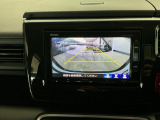 【バックカメラ】運転が苦手な方も車庫入れラクラクです!ギアをリバースに入れれば自動的に切り換わりますので、面倒な操作は不要です♪狭い駐車場もお車を傷つけず安心ですね!