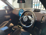 丸を基調とした個性的なインテリア。MINIならではの拘りポイントです!運転が楽しくなるインテリアです!