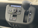 インパネにシフトレバーがあることで、車内空間の広さを確保♪シフト位置がハンドルに近いので操作性にも優れております!